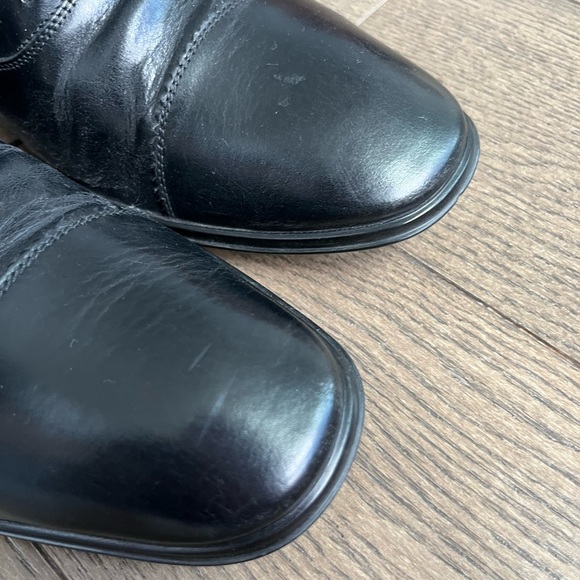 Salvatore Ferragamo leather men dress shoes. - Picture 3 of 6